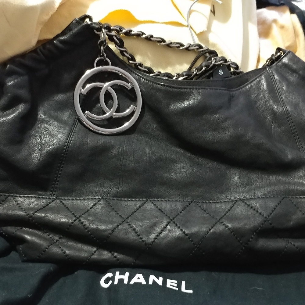 Chanel - Picture 3 of 6